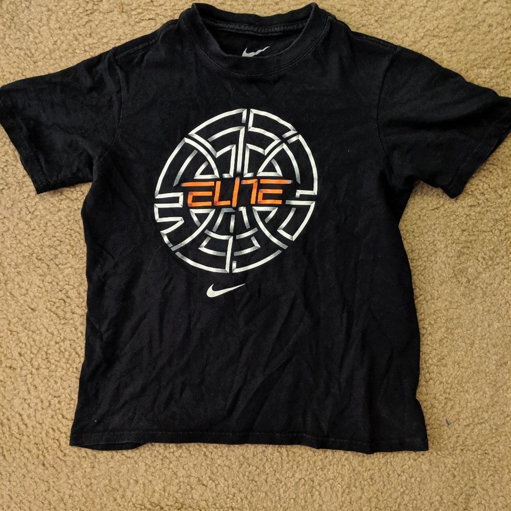 Nike Boys tee EUC